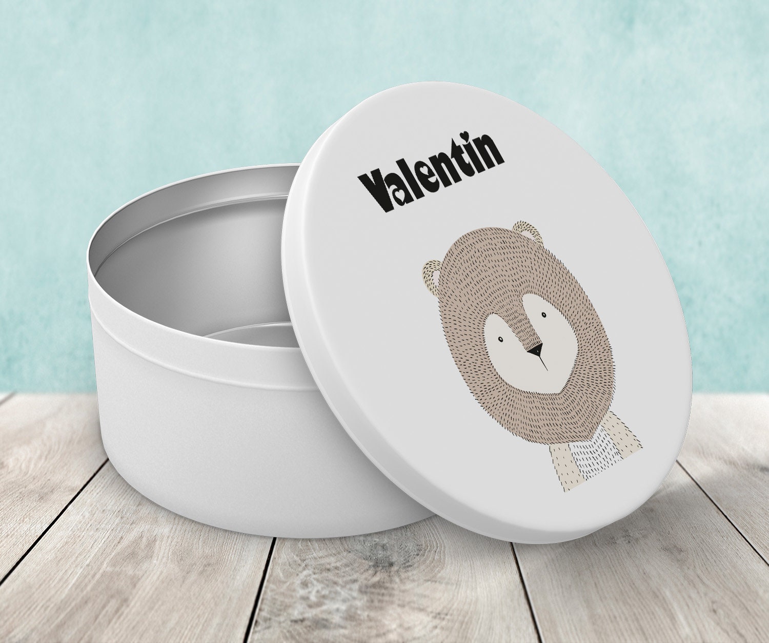 il_fullxfull.4197189327_tcun.jpg C40 Boîte Ronde Petit Lion en métal personnalisée – Image 1